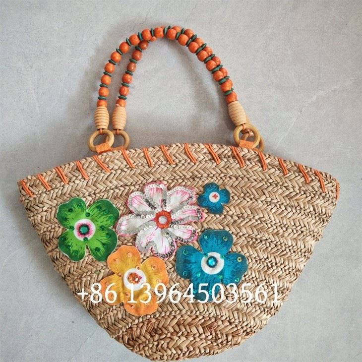 刺繍を施した女性のストローハンドバッグ