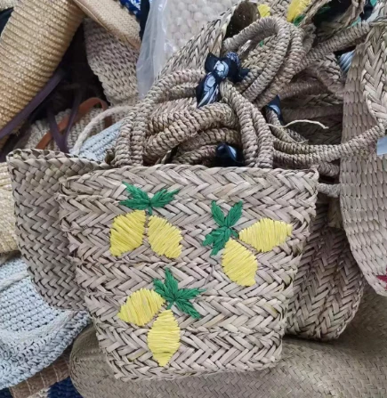 小さな刺繍ストローハンドバッグ