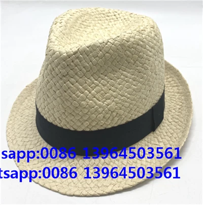 手作りの紙で編んだクリーム色の夏帽子